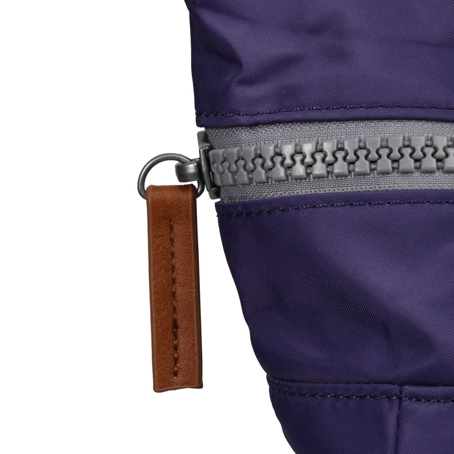 Roka London Canfield Roll Top rygsæk Mulberry Medium vejrbestandig