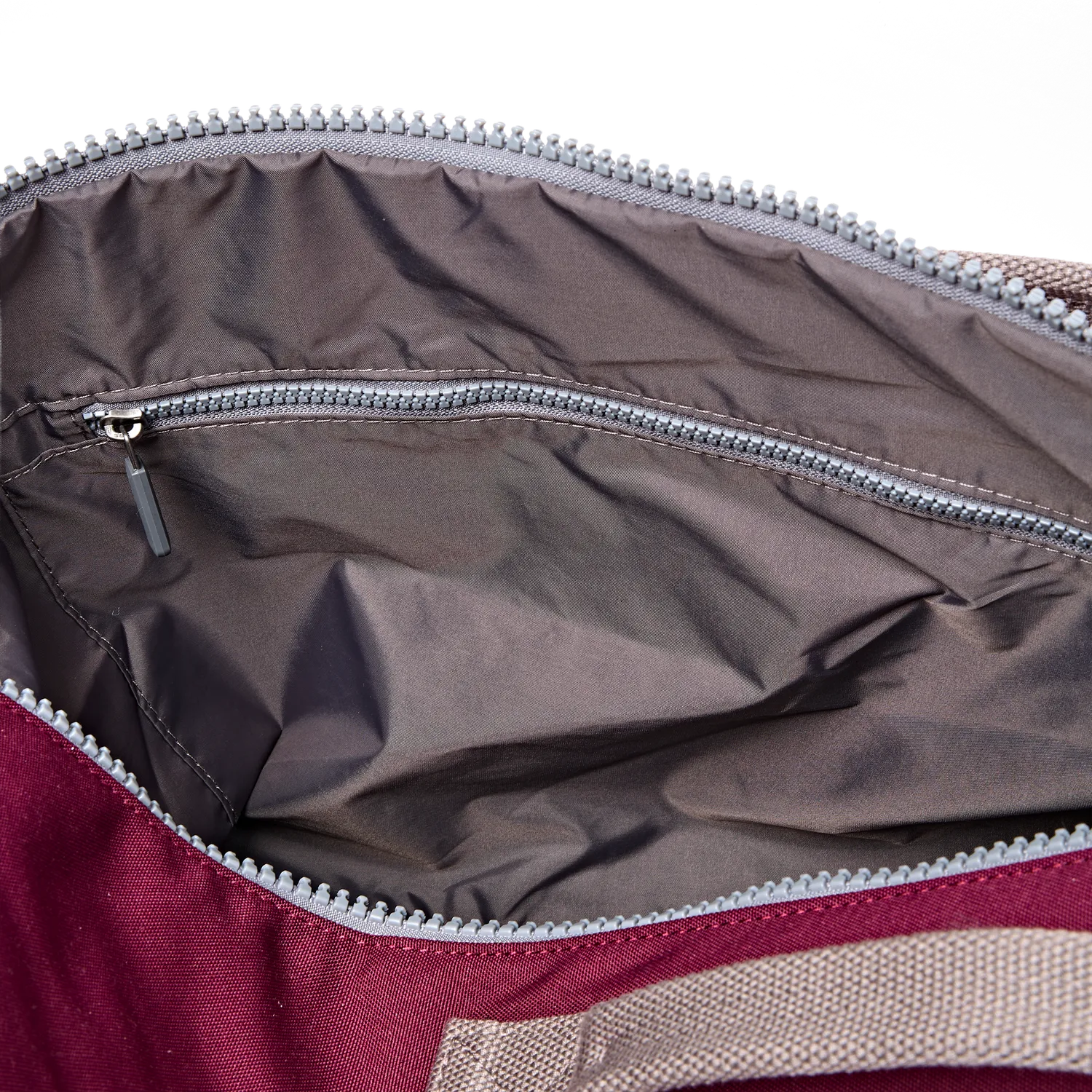 Roka London Heathrow duffel Large Cherry genbrugscanvas