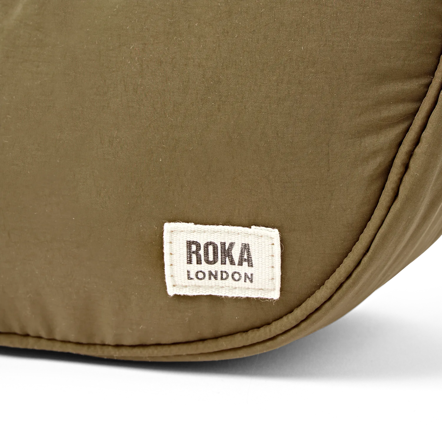Roka Farringdon halvmåne taske Moss Small 4,2 liter