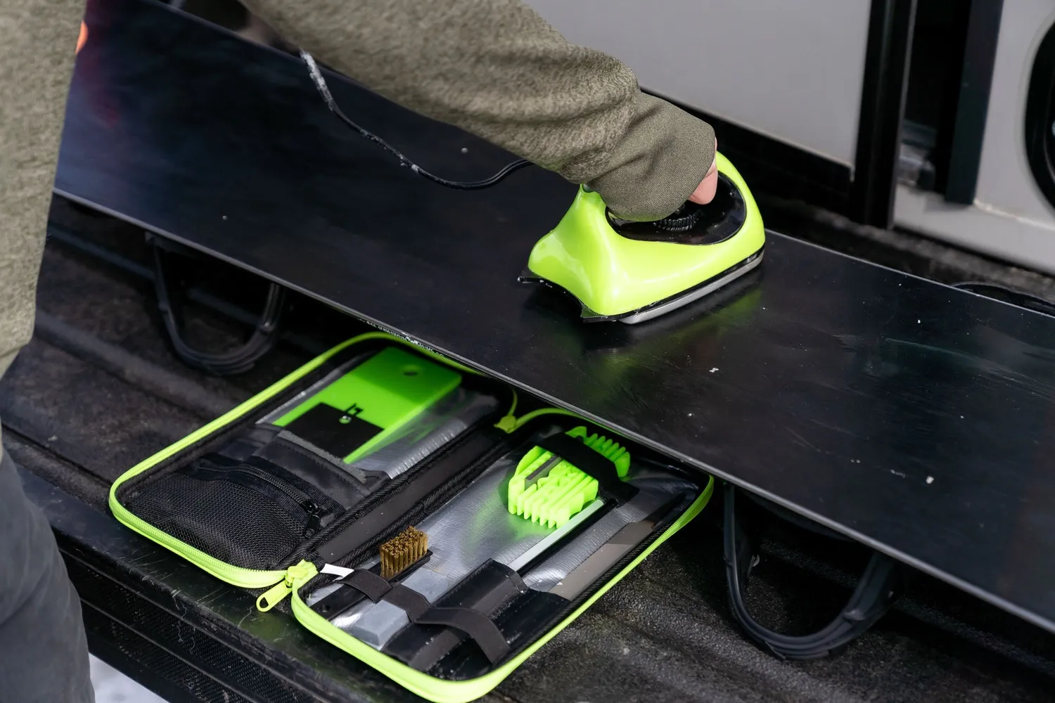 Dakine Deluxe Tune tuningkit ski snowboard vokssæt sort
