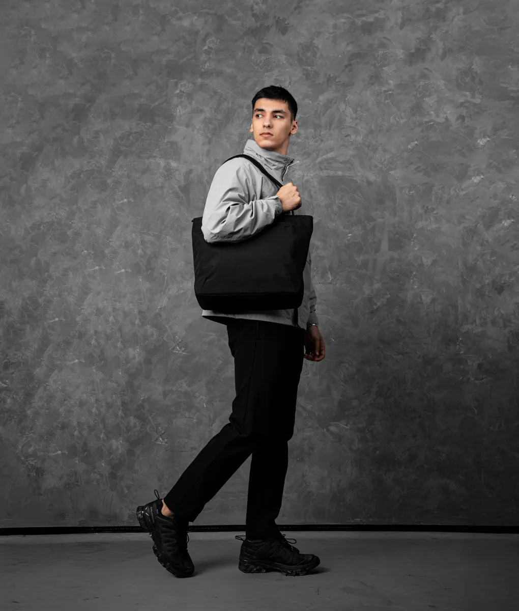 Alpaka Flight Tote L tote sort stor