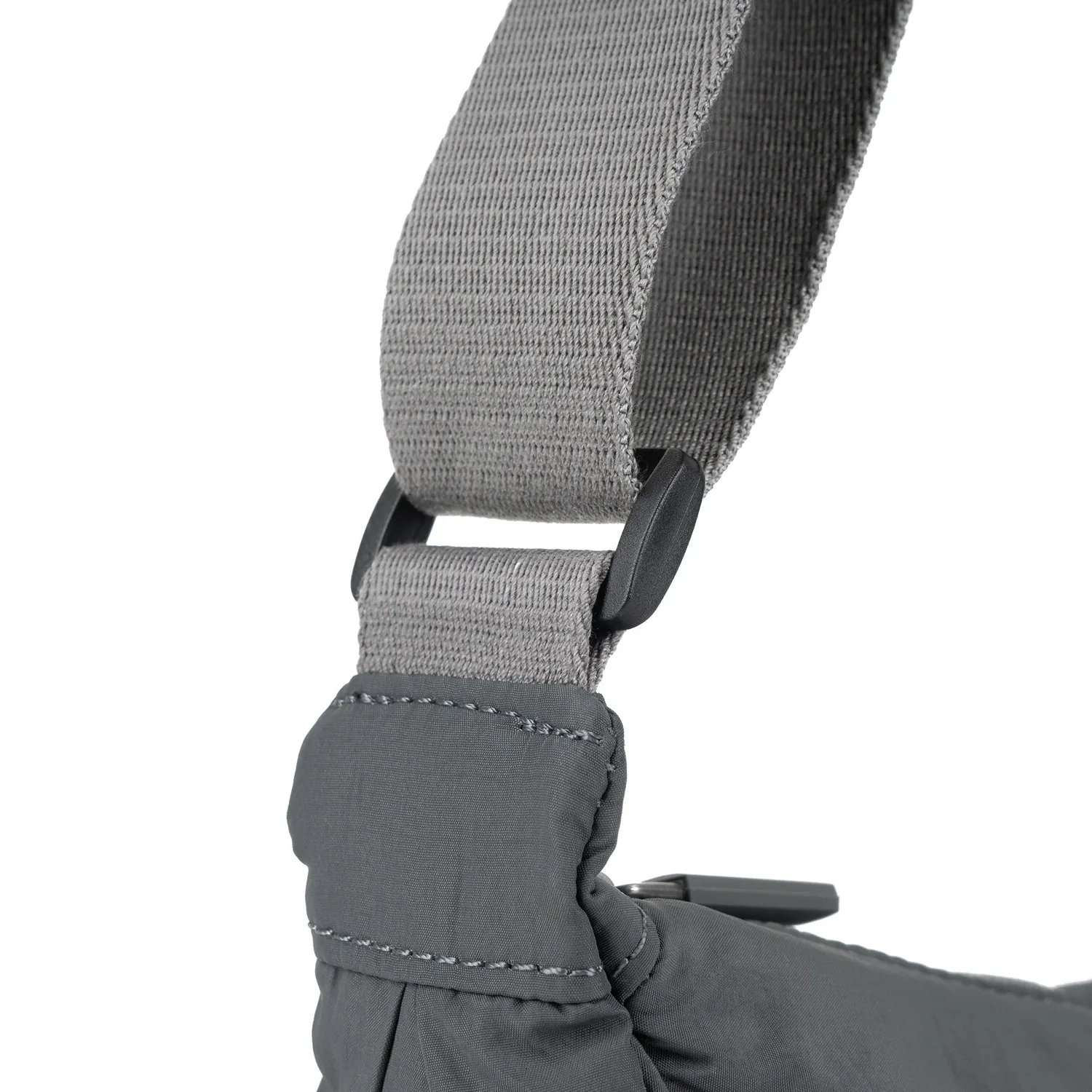 Roka London Farringdon Half Moon taske Small charcoal vandafvisende