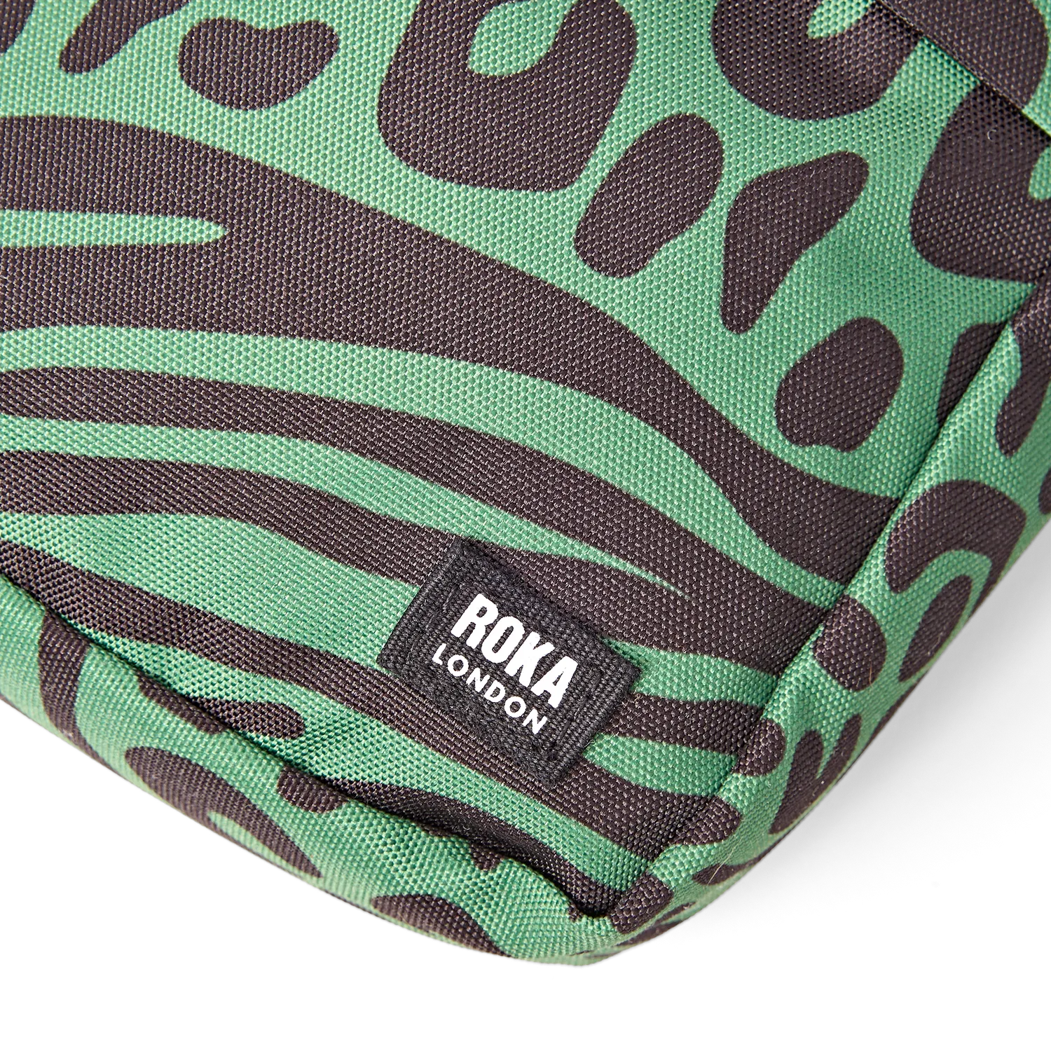 Roka London Bond Pocket crossbody taske Small mixed animal vandafvisende