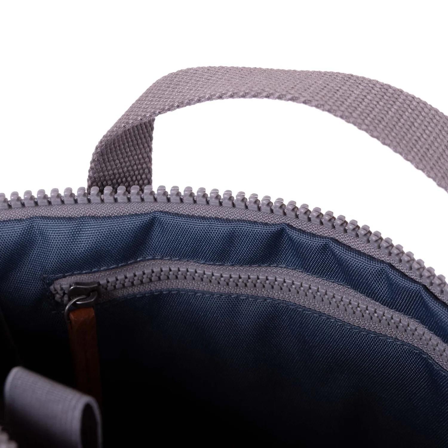 Roka London Finchley rygsæk Airforce roll-top