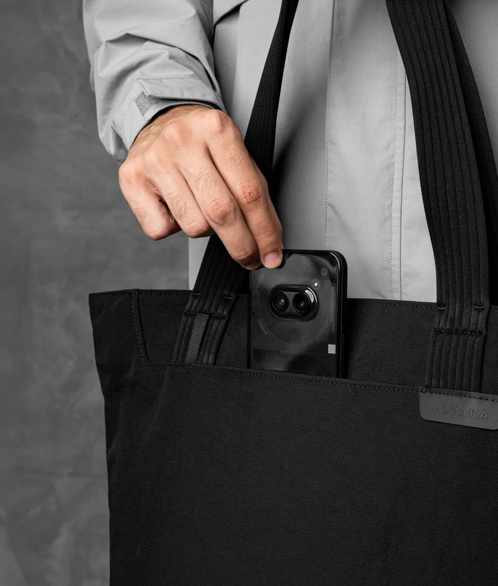 Alpaka Flight Tote M tote sort laptop