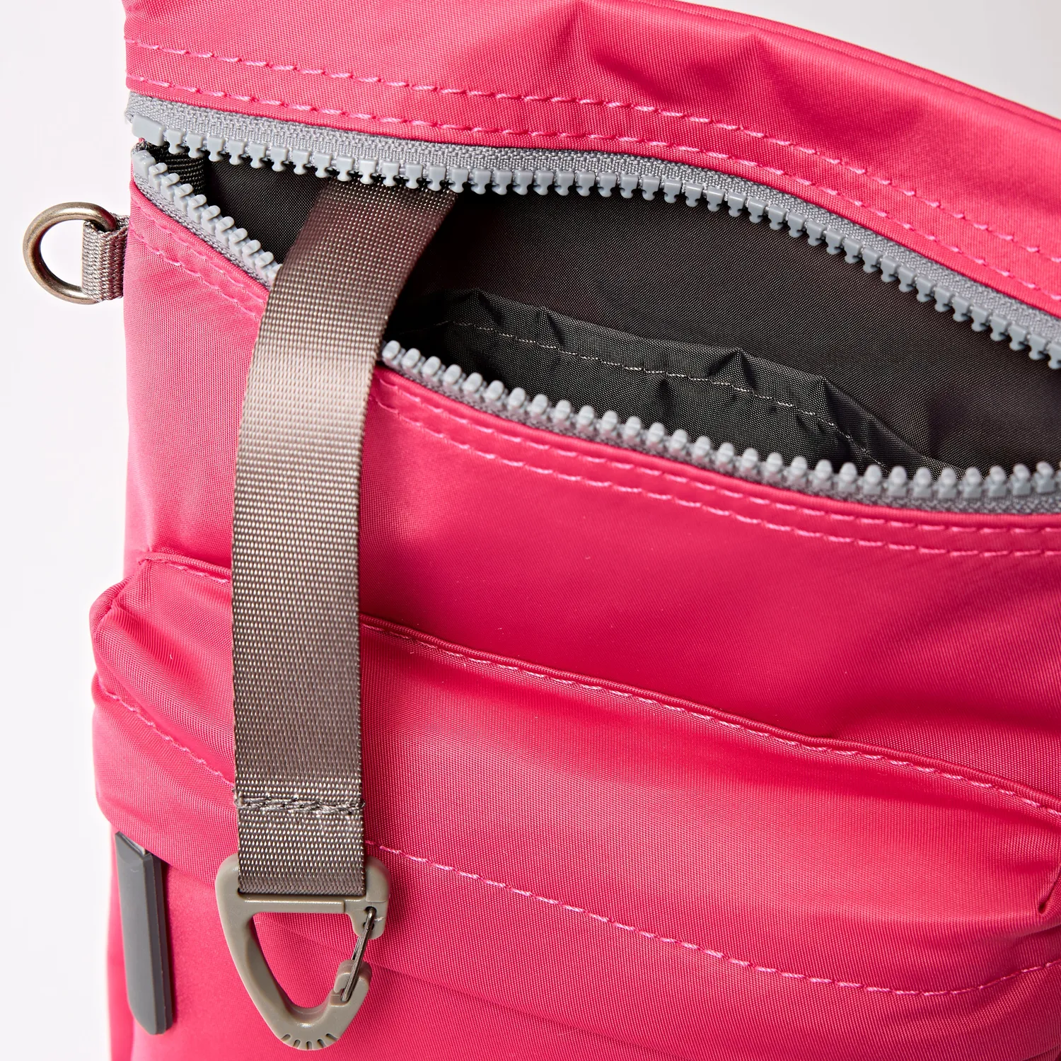 Roka London Chelsea B crossbody taske granita red medium
