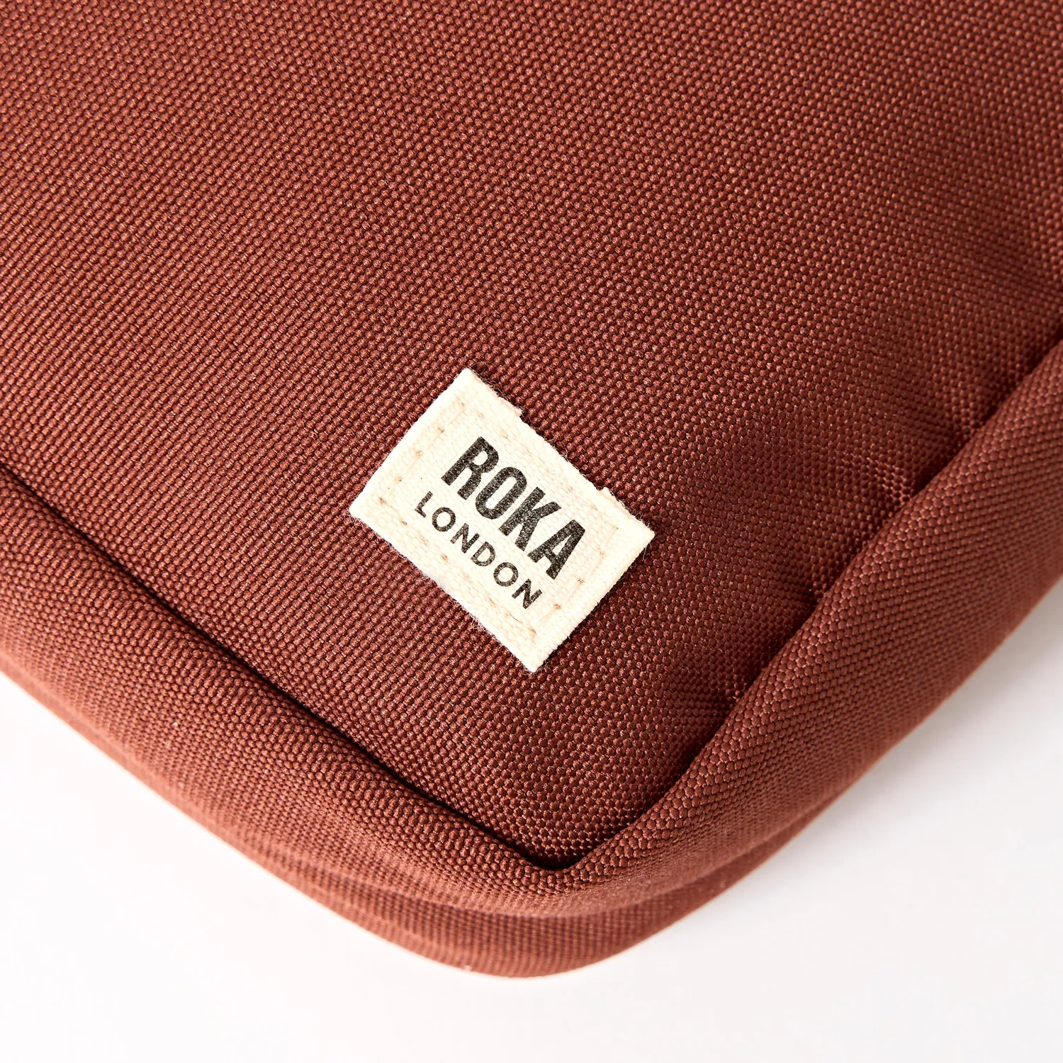 Roka London Bond crossbody taske Henna Small vandafvisende