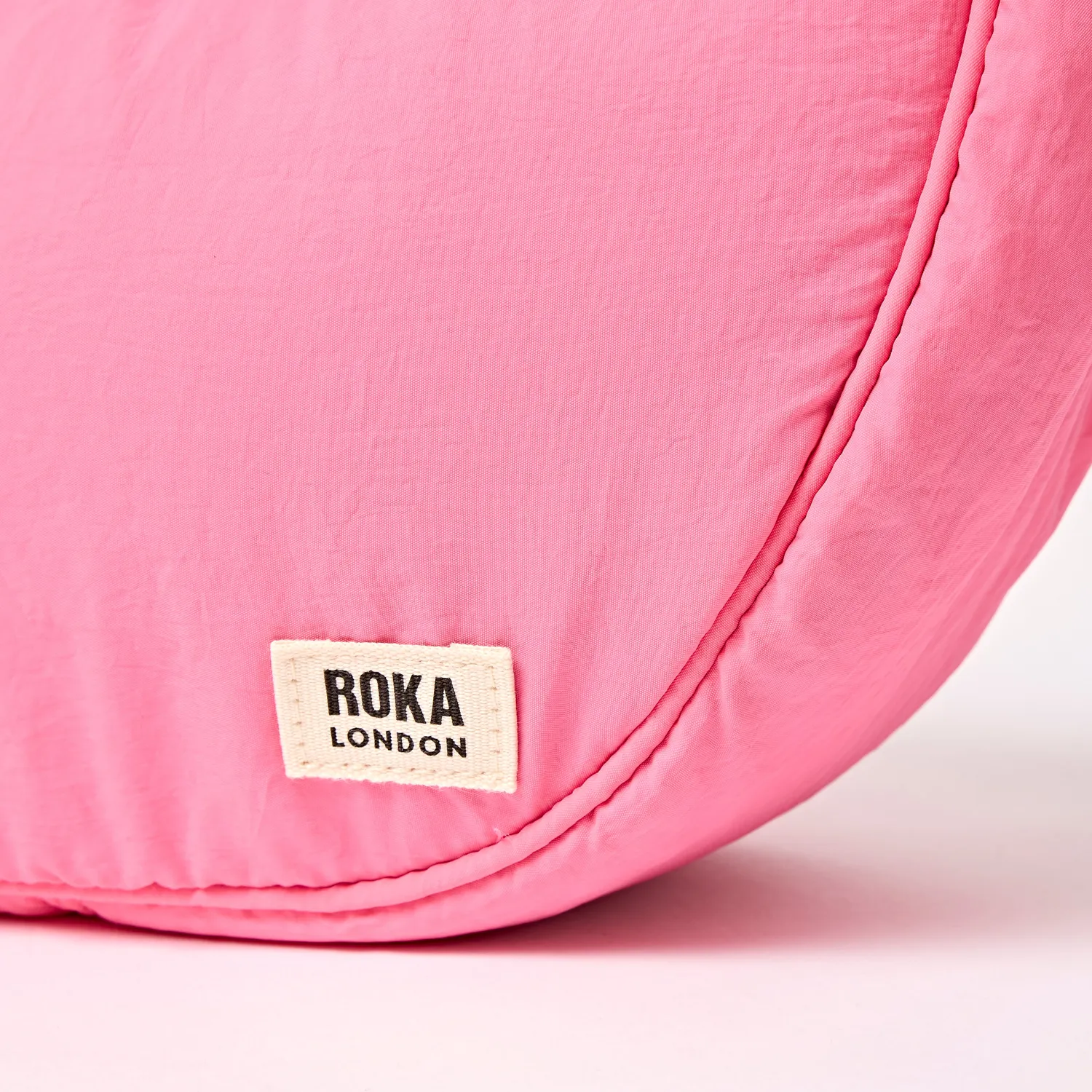 Roka London Farringdon skuldertaske Small Pink Lemonade