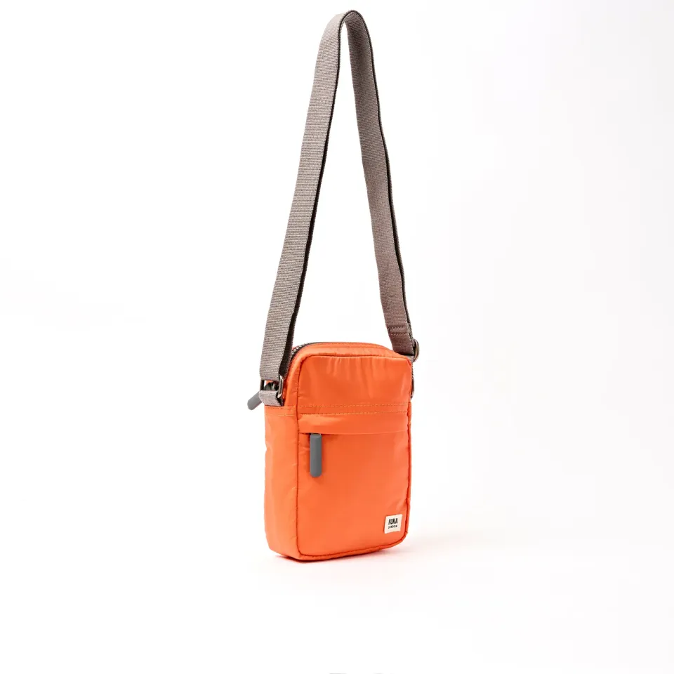 Roka London Bond Pocket Crossbody skuldertaske Tangerine S let