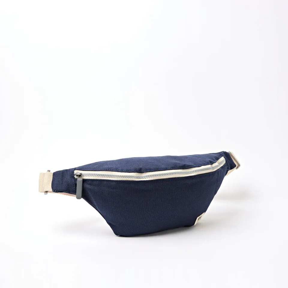 Roka London Mill Hill bæltetaske Midnight Small 3,7 liter