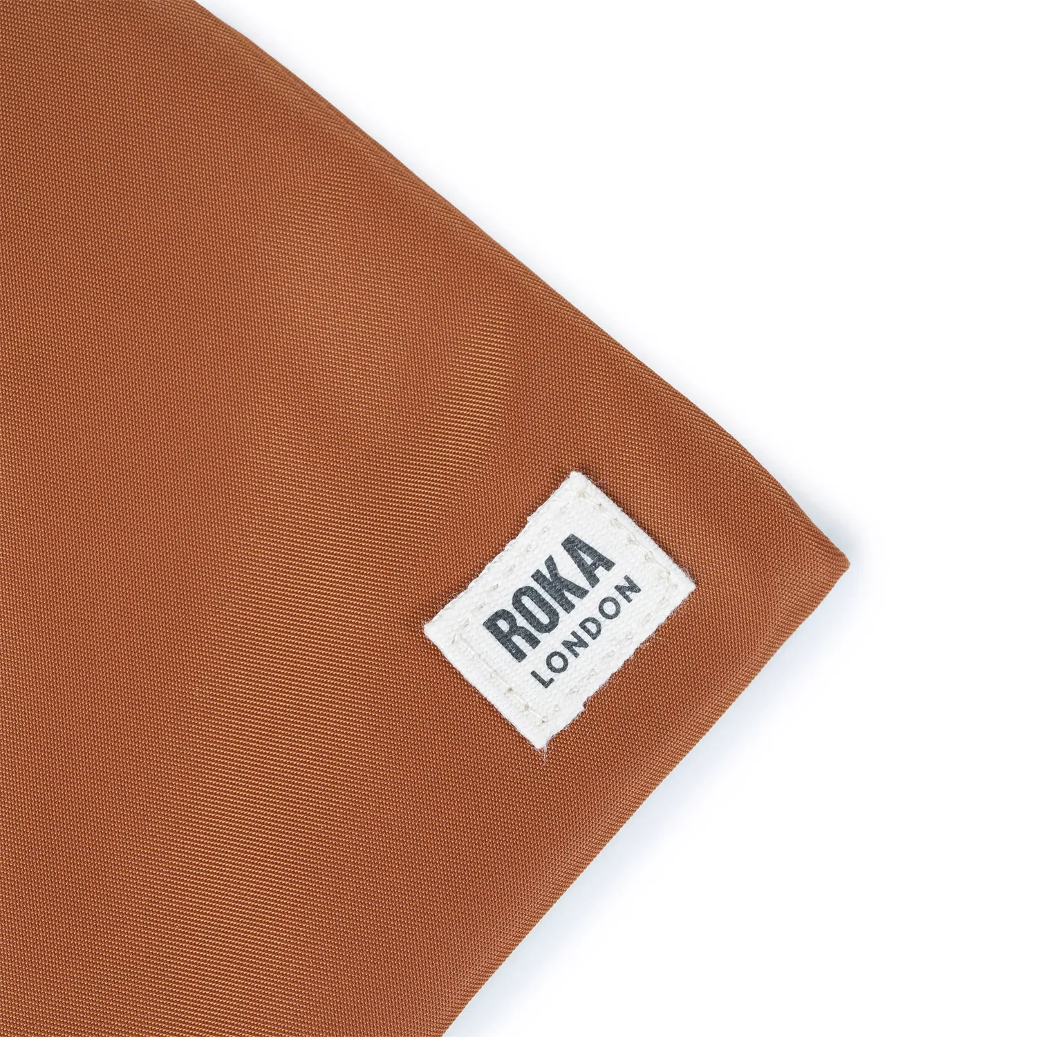 Roka London Chelsea Sling taske Bran XS mobilrum