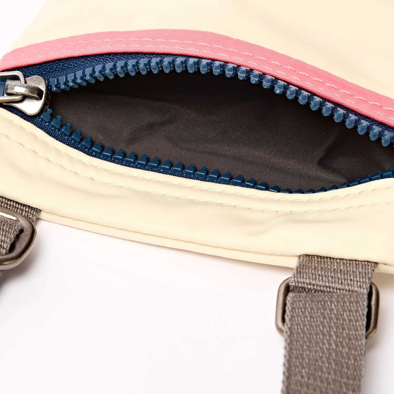 Roka London Chelsea Pocket crossbody taske wax paper stripe 0,3L
