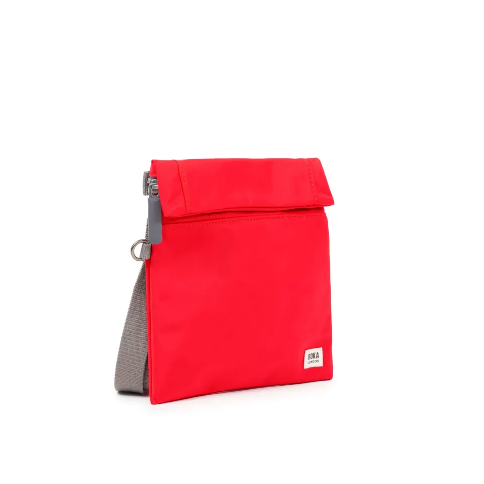 Roka London Stratford Small crossbody taske Chilli Oil vandafvisende