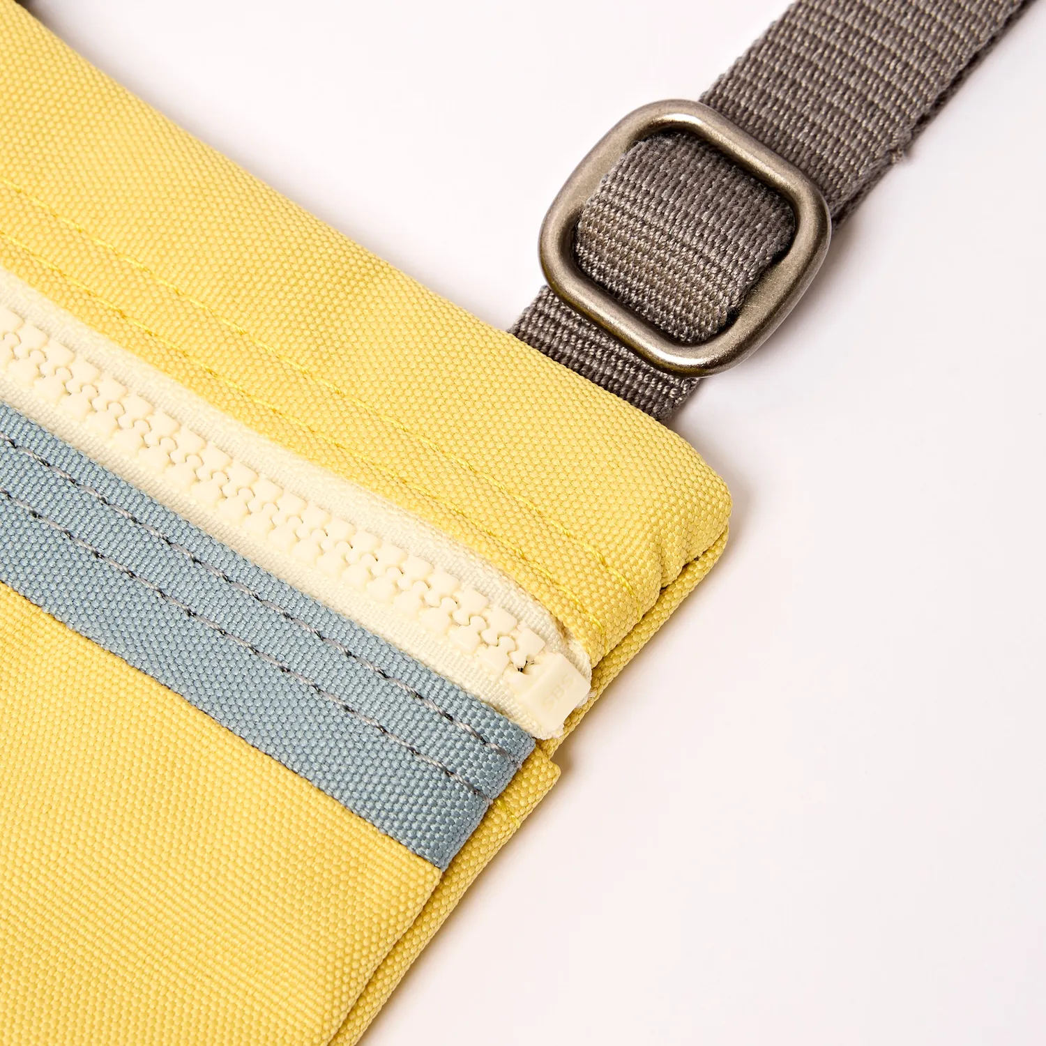 Roka London Chelsea crossbody taske XS lemonade stripe