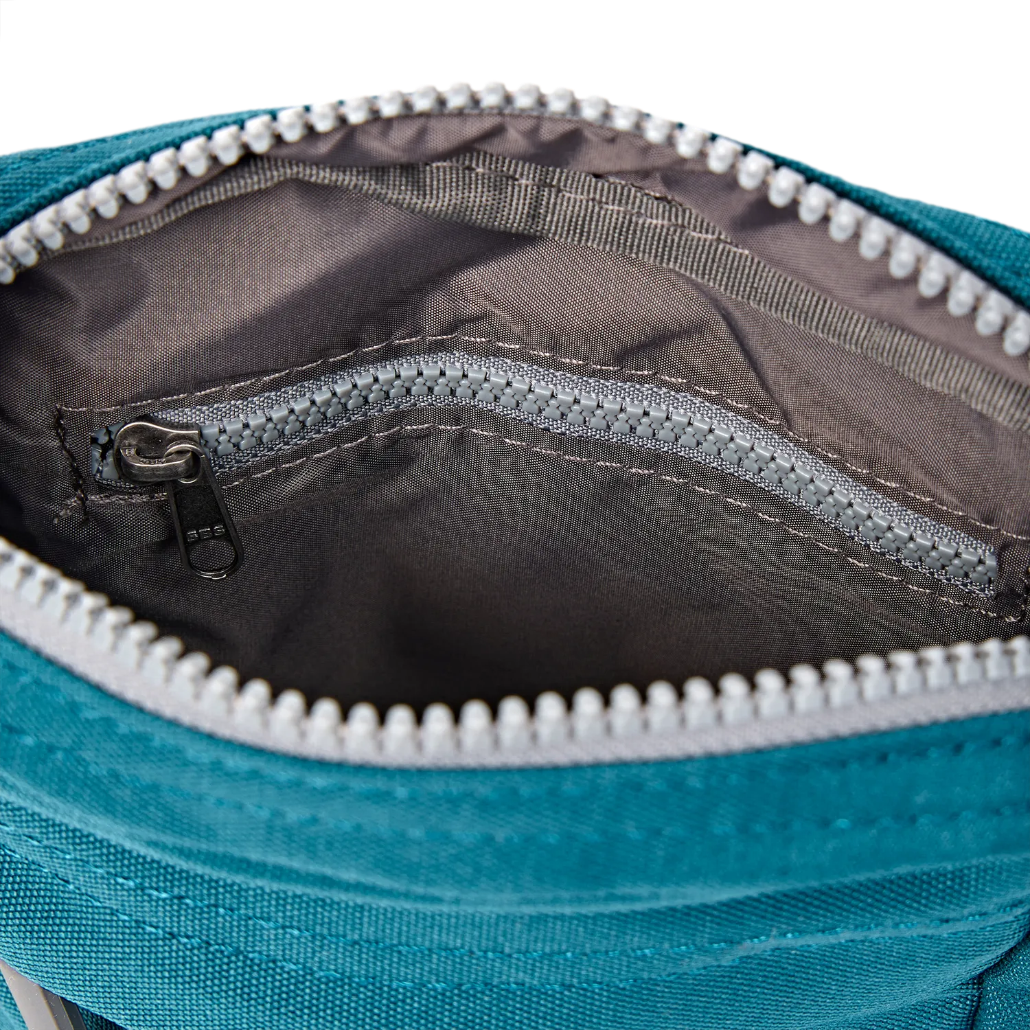 Roka London Bond Pocket crossbody taske Deep Teal Small