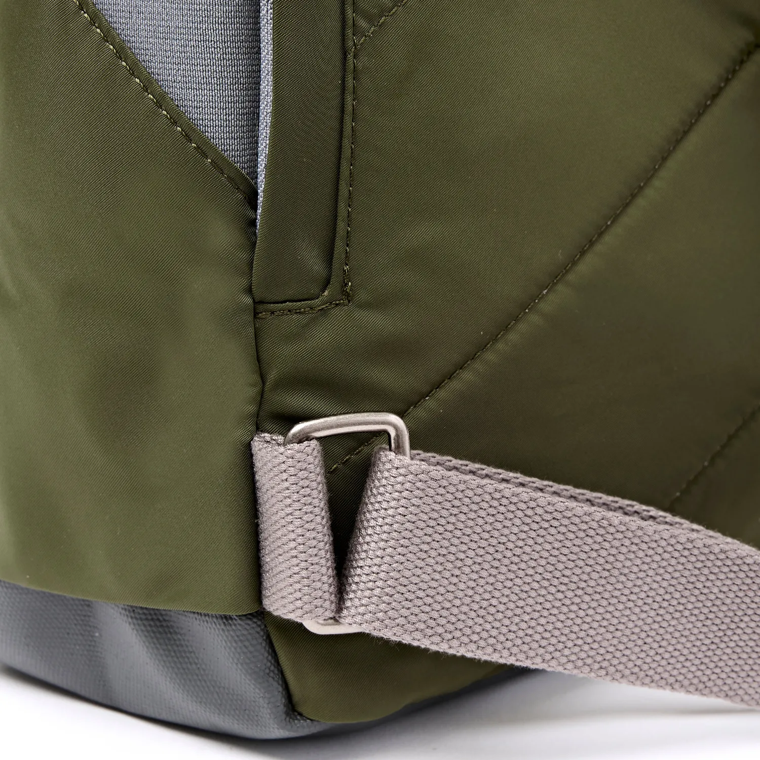 Roka London Canfield Roll Top rygsæk Military Medium 16,4 liter