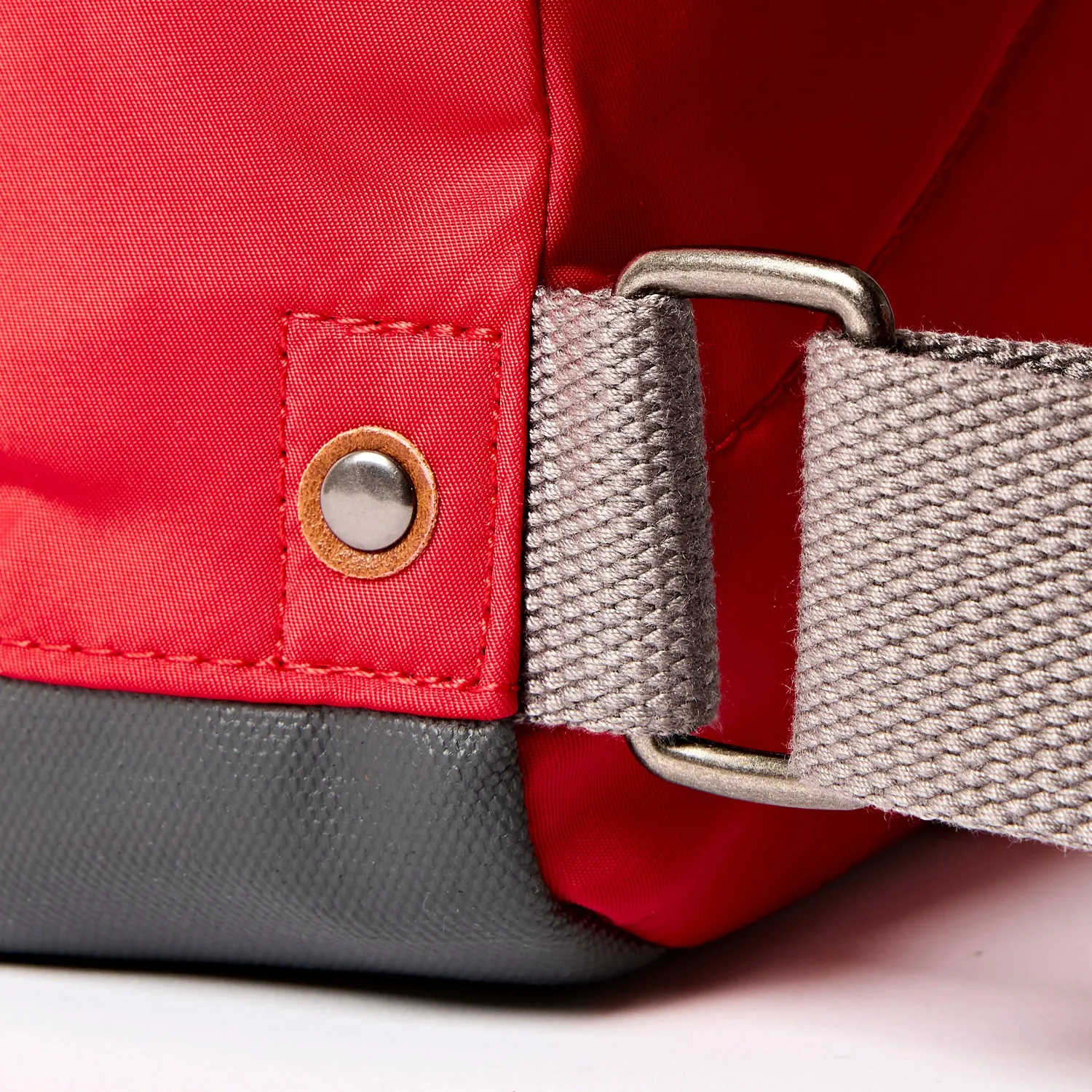 Roka Bantry rygsæk Scarlet Small 7,4 liter laptoprum