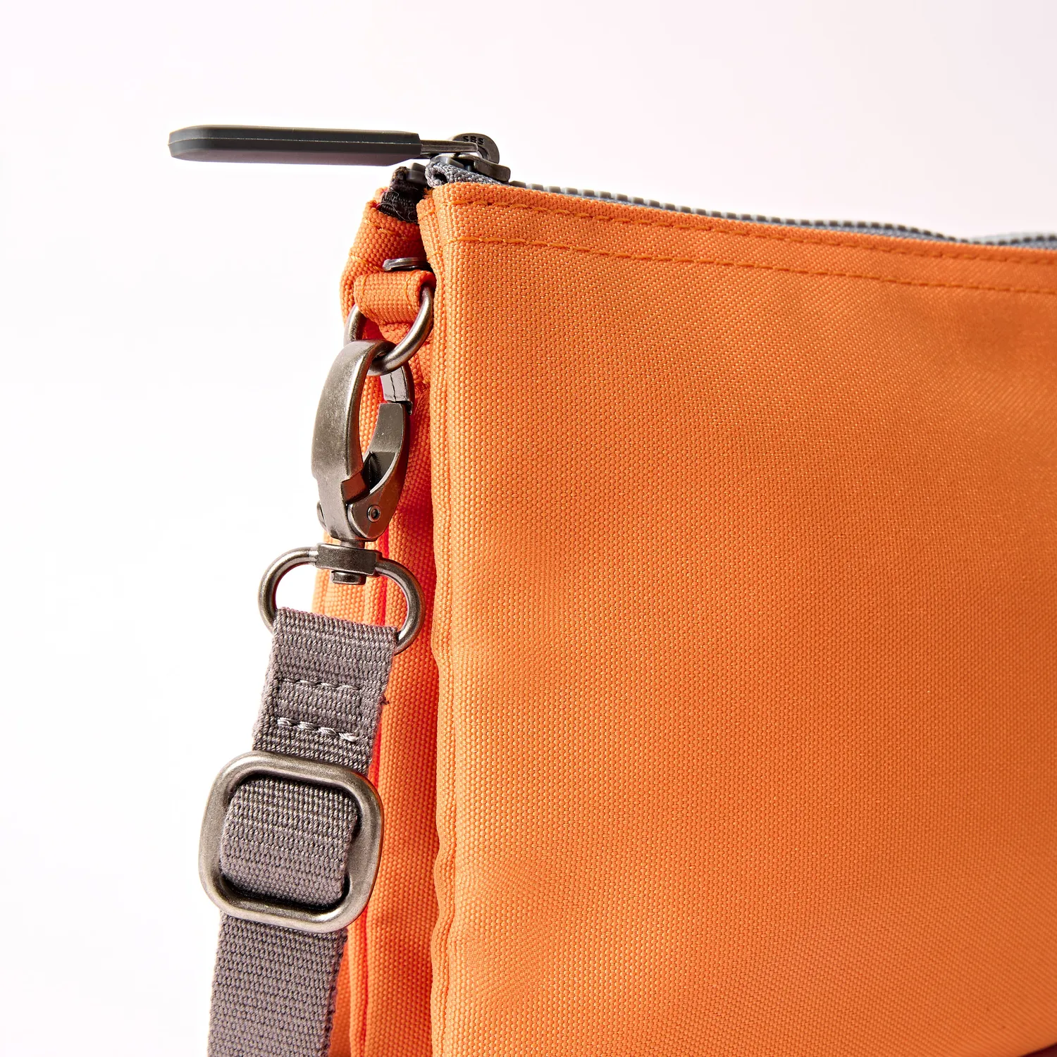 Roka London Carnaby XL crossbody Jaffa Orange 0,5 liter
