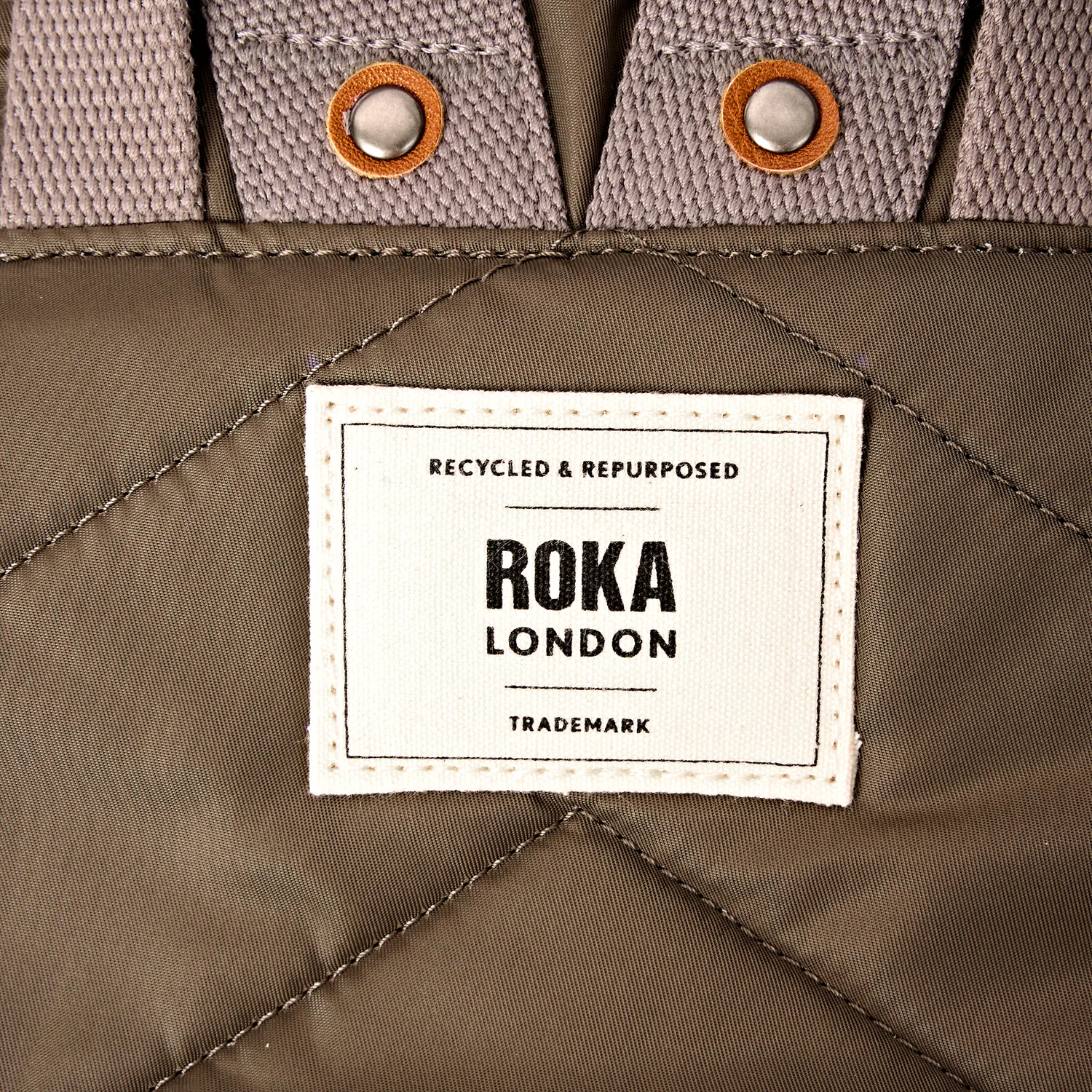 Roka London Bantry rygsæk Army Small 7,4 liter vejrafvisende