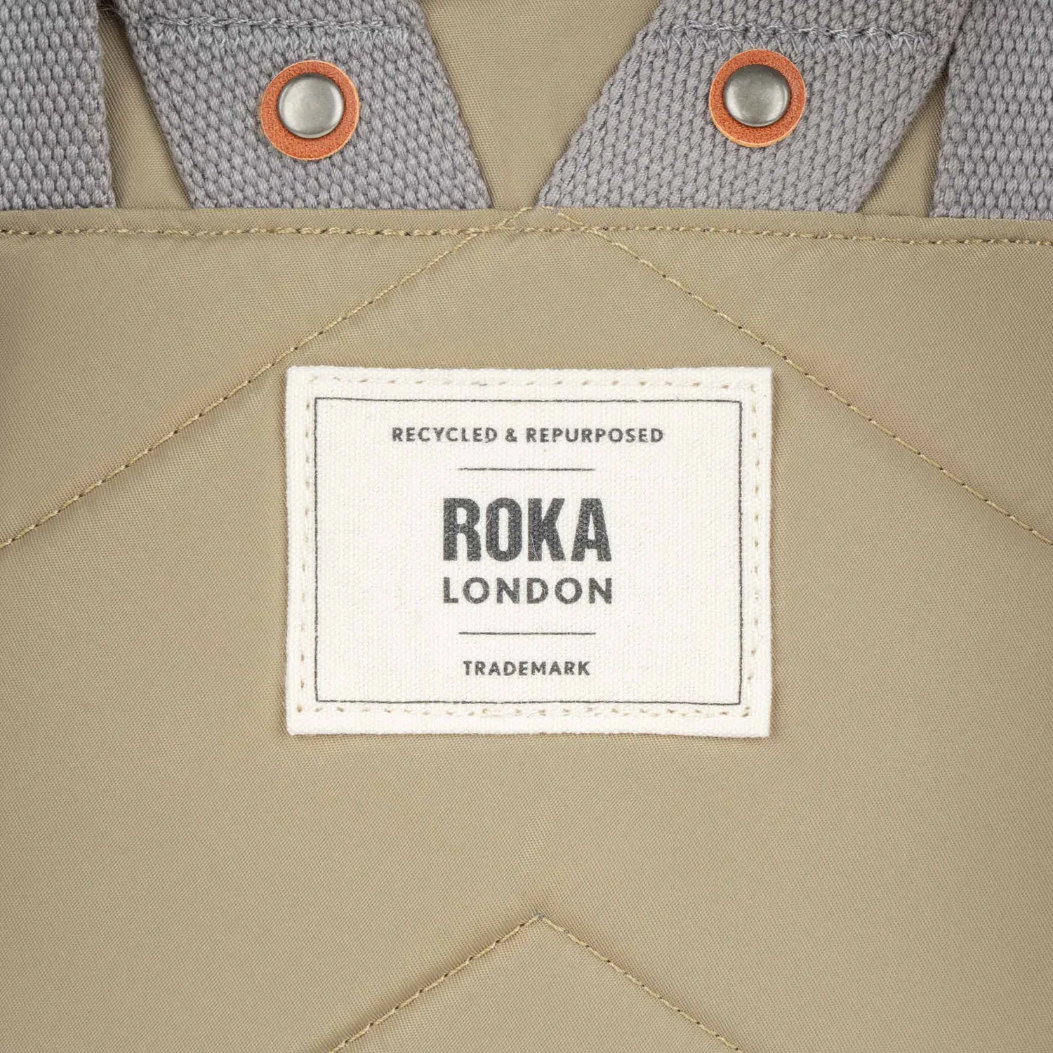 Roka London Canfield Roll Top rygsæk Taupe Small 9,8 liter