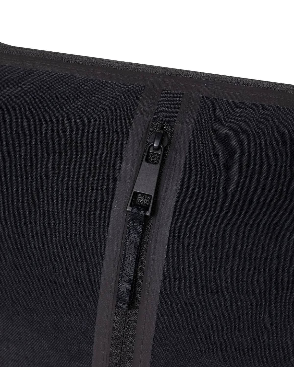 Eastpak Essentials Shell skuldertaske off-black small let