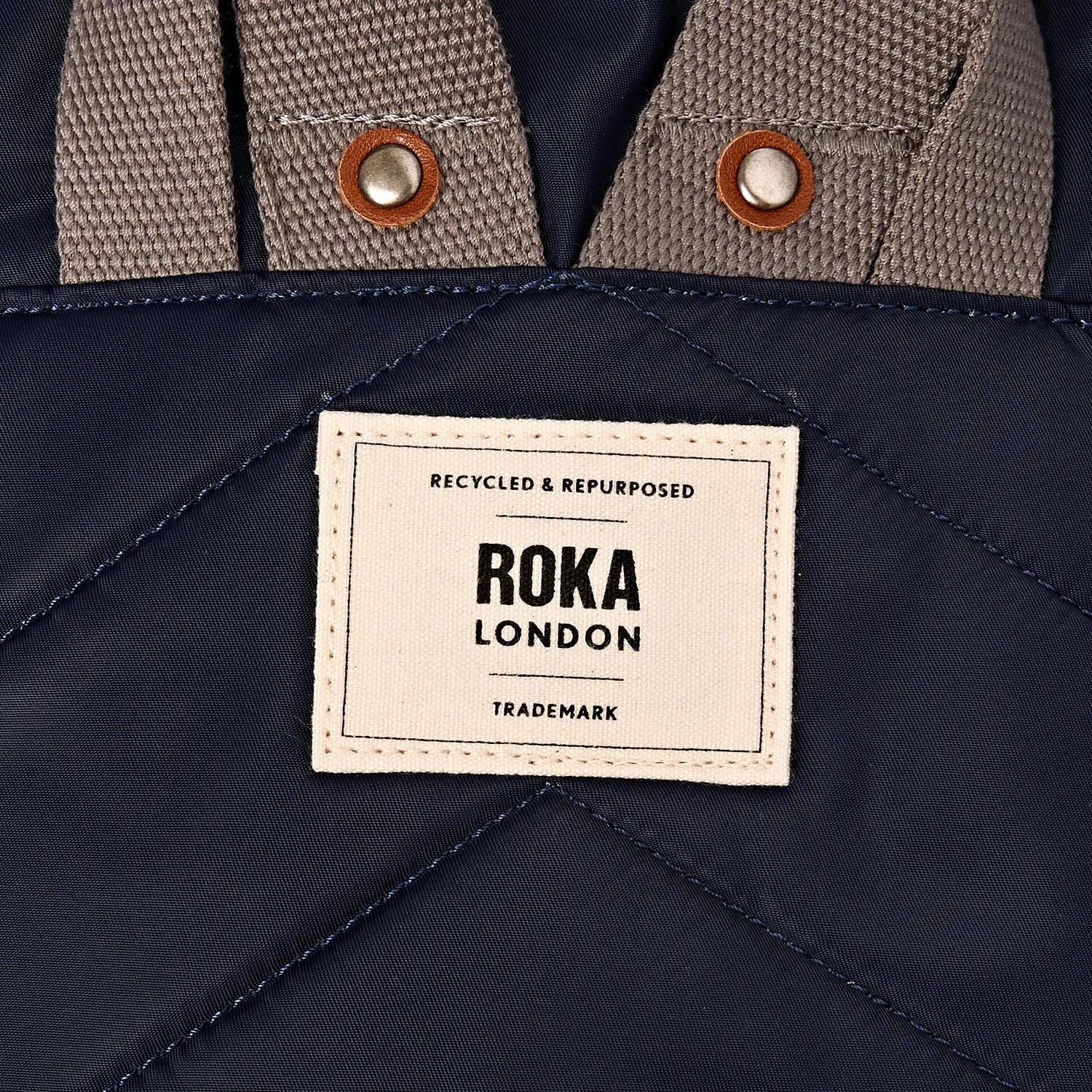 Roka London Canfield Roll Top rygsæk Midnight Stripe S 9,8 liter