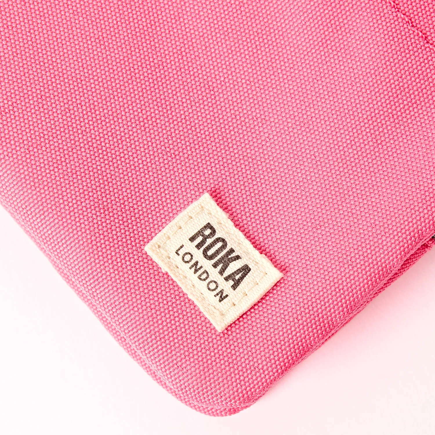 Roka London Carnaby Small pung Pink Lemonade lynlås