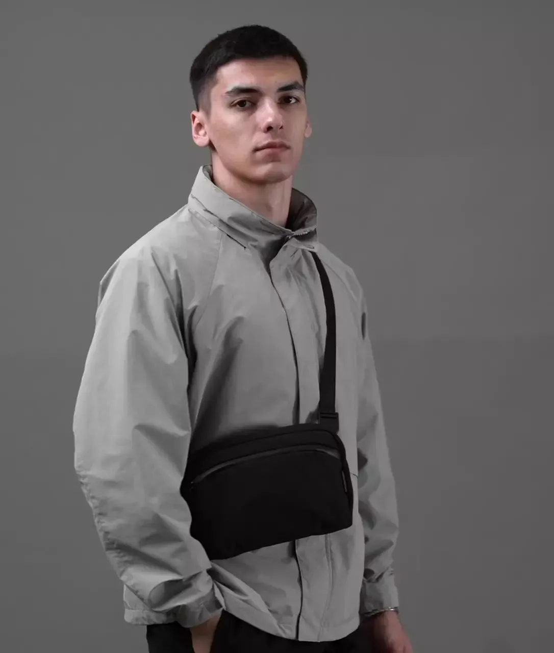 Alpaka Flight Sling 2L skuldertaske sort/grå ripstop