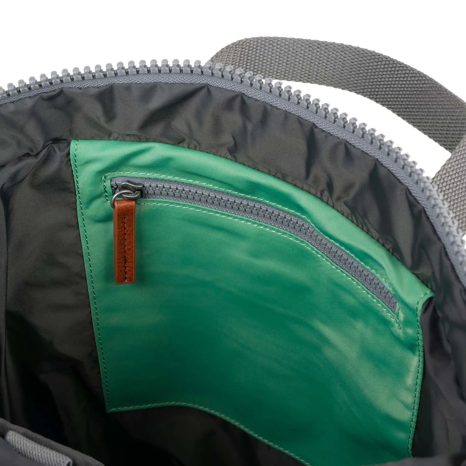 Roka London Canfield rygsæk Matcha small