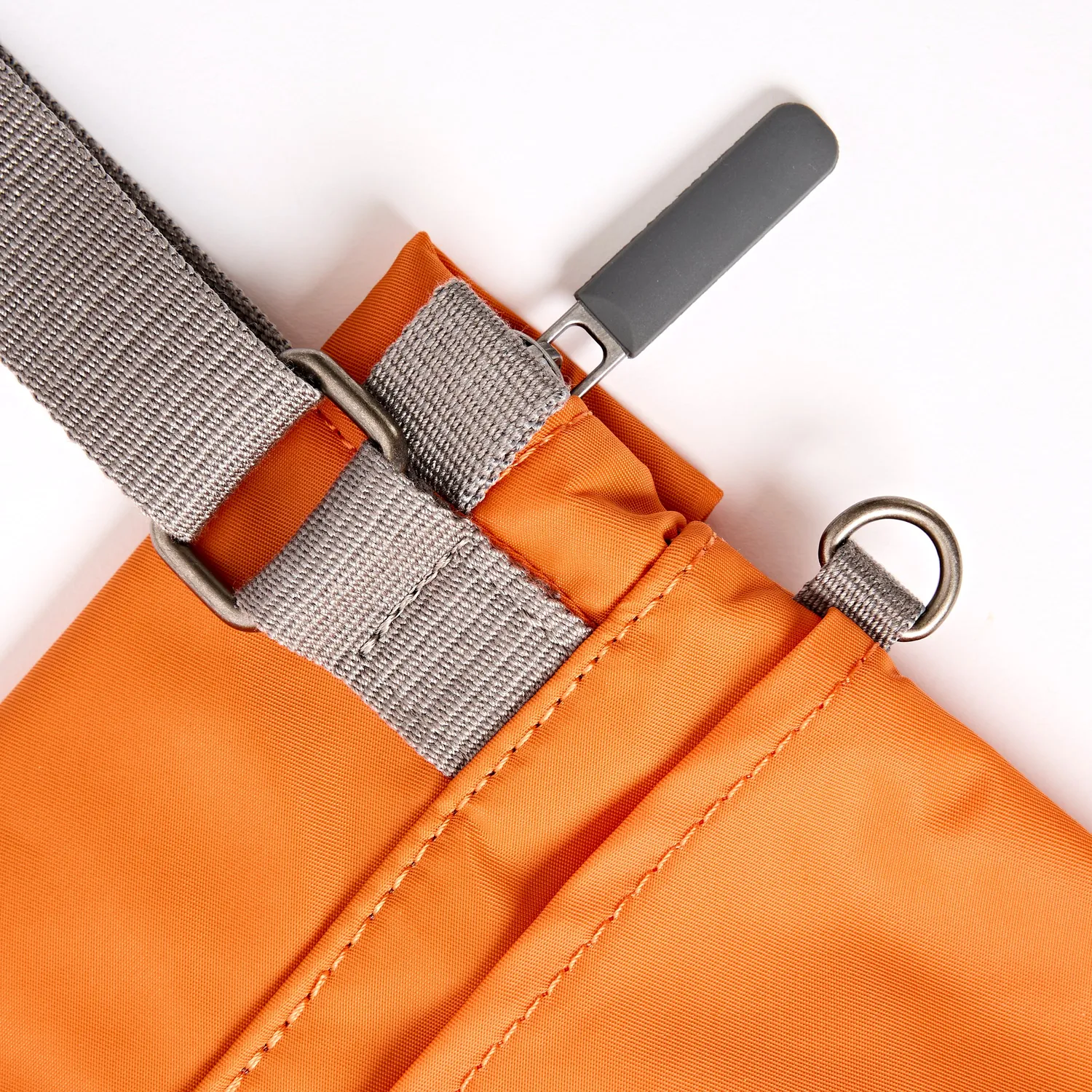 Roka London Stratford crossbody taske Jaffa Orange Small let