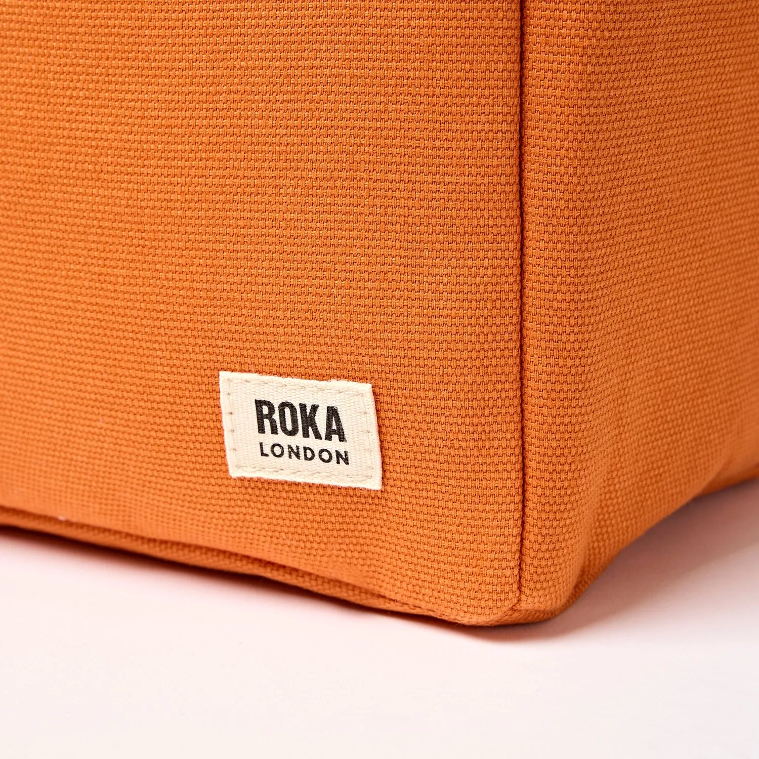 Roka London Hampstead madpakketaske burnt orange isoleret 7,4 L