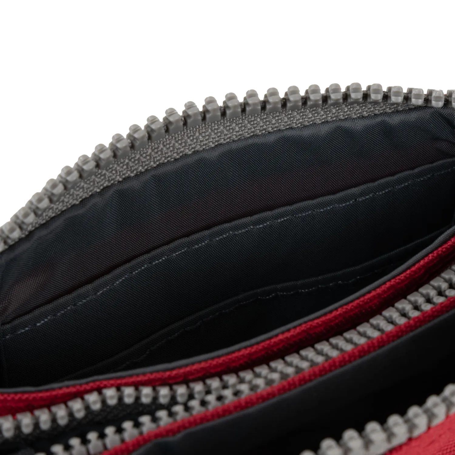 Roka London Carnaby pung Mars Red Small vegansk