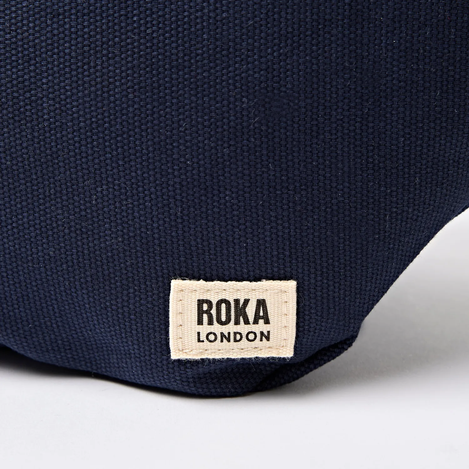 Roka London Mill Hill bæltetaske Midnight Small 3,7 liter