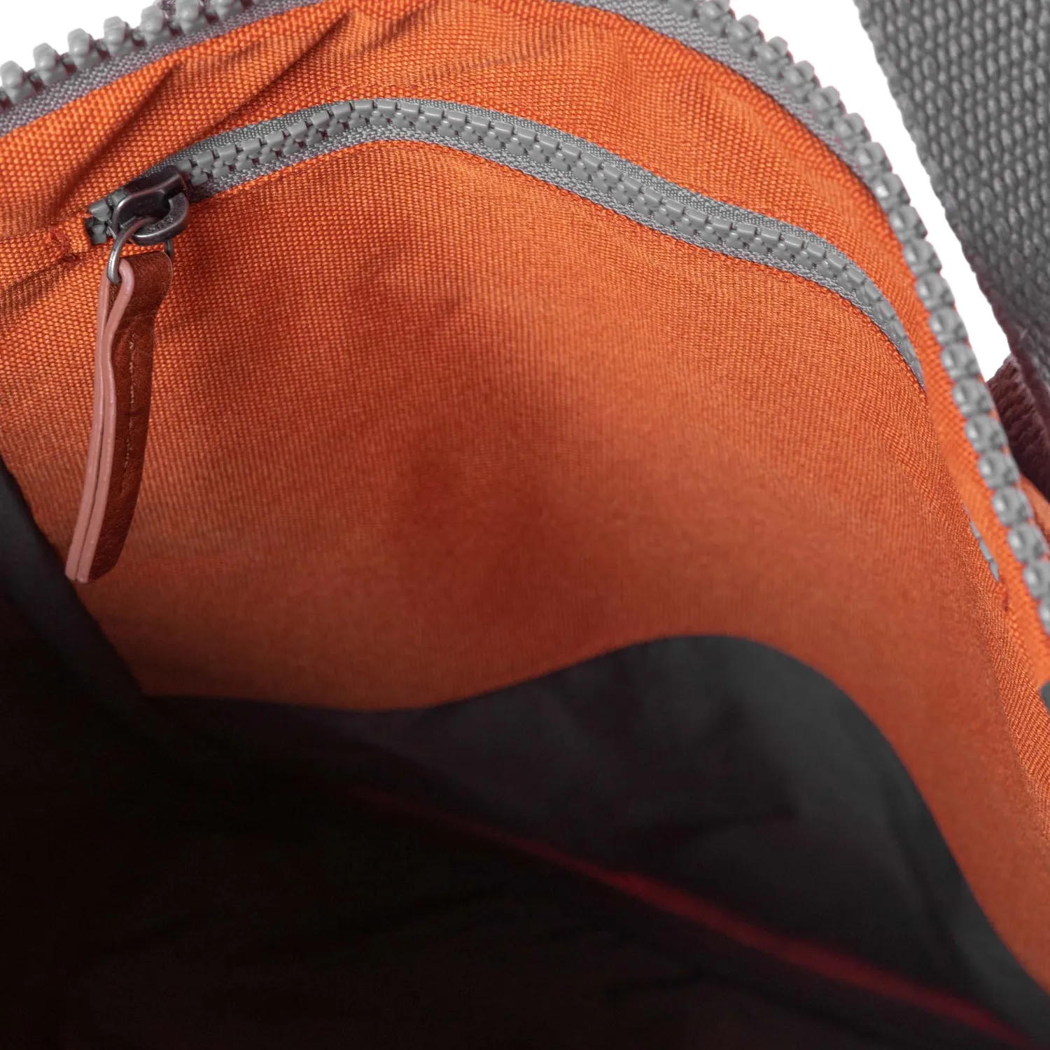 Roka London Finchley rygsæk Atomic Orange medium