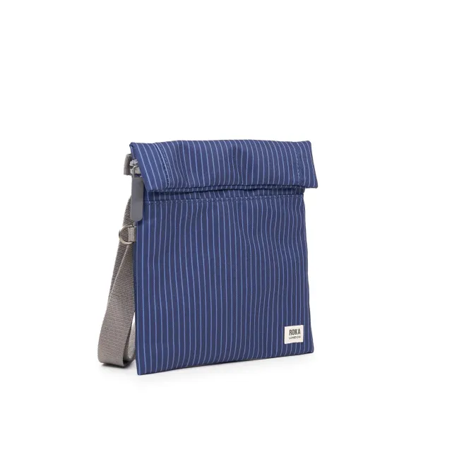 Roka London Stratford crossbody taske blå denim 0,5 liter