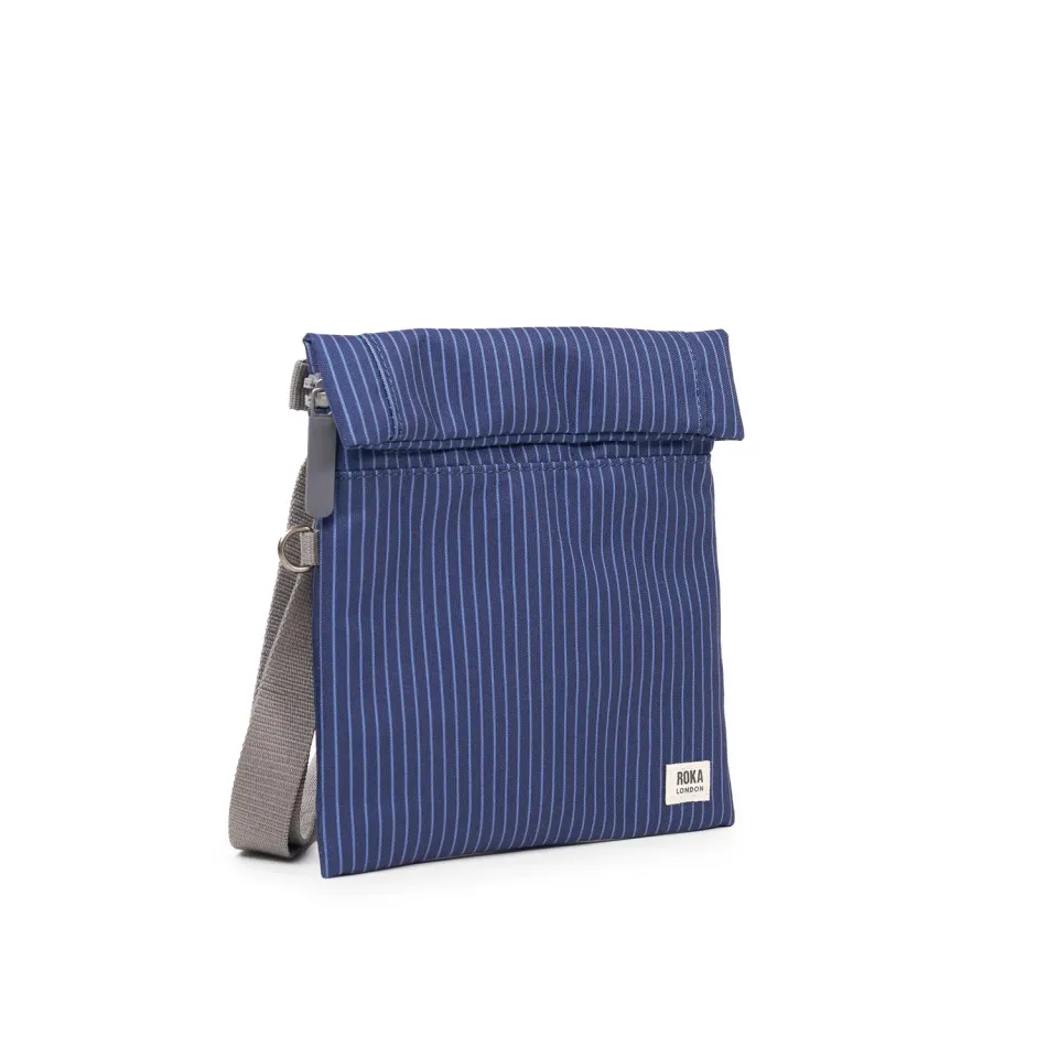 Roka London Stratford crossbody taske blå denim 0,5 liter
