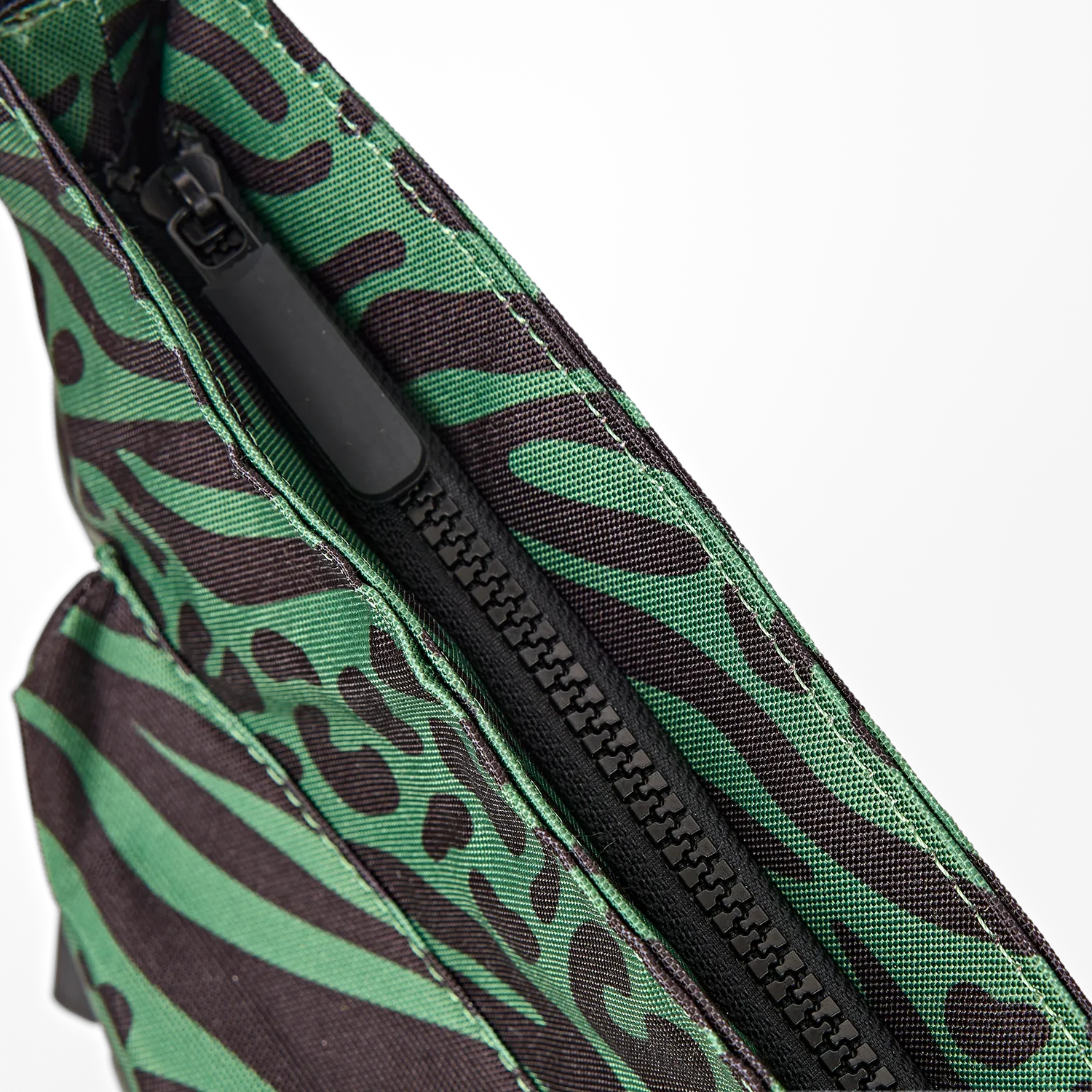 Roka London Kennington crossbody taske Animal Artichoke Medium
