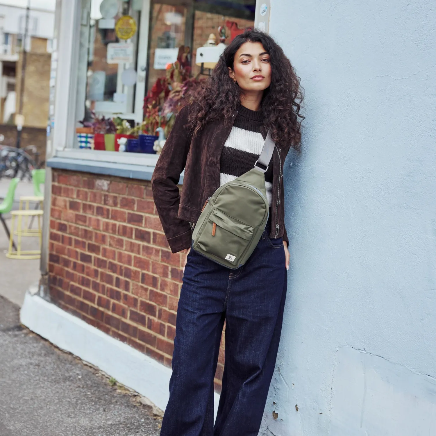 Roka London Willesden Large crossbody taske chive 5 liter