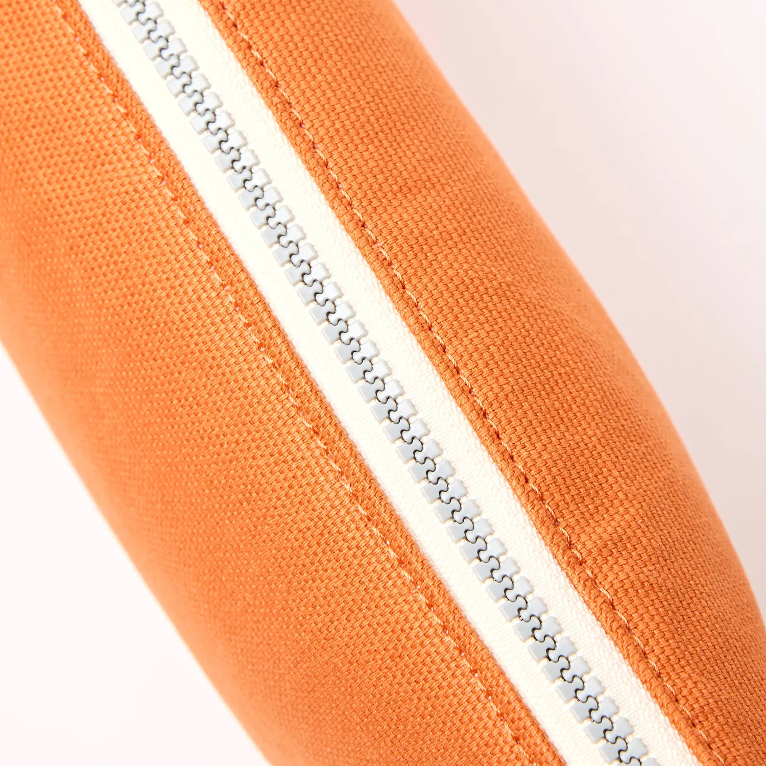 Roka London Maida Vale pouch Burnt Orange Medium 2,2 liter