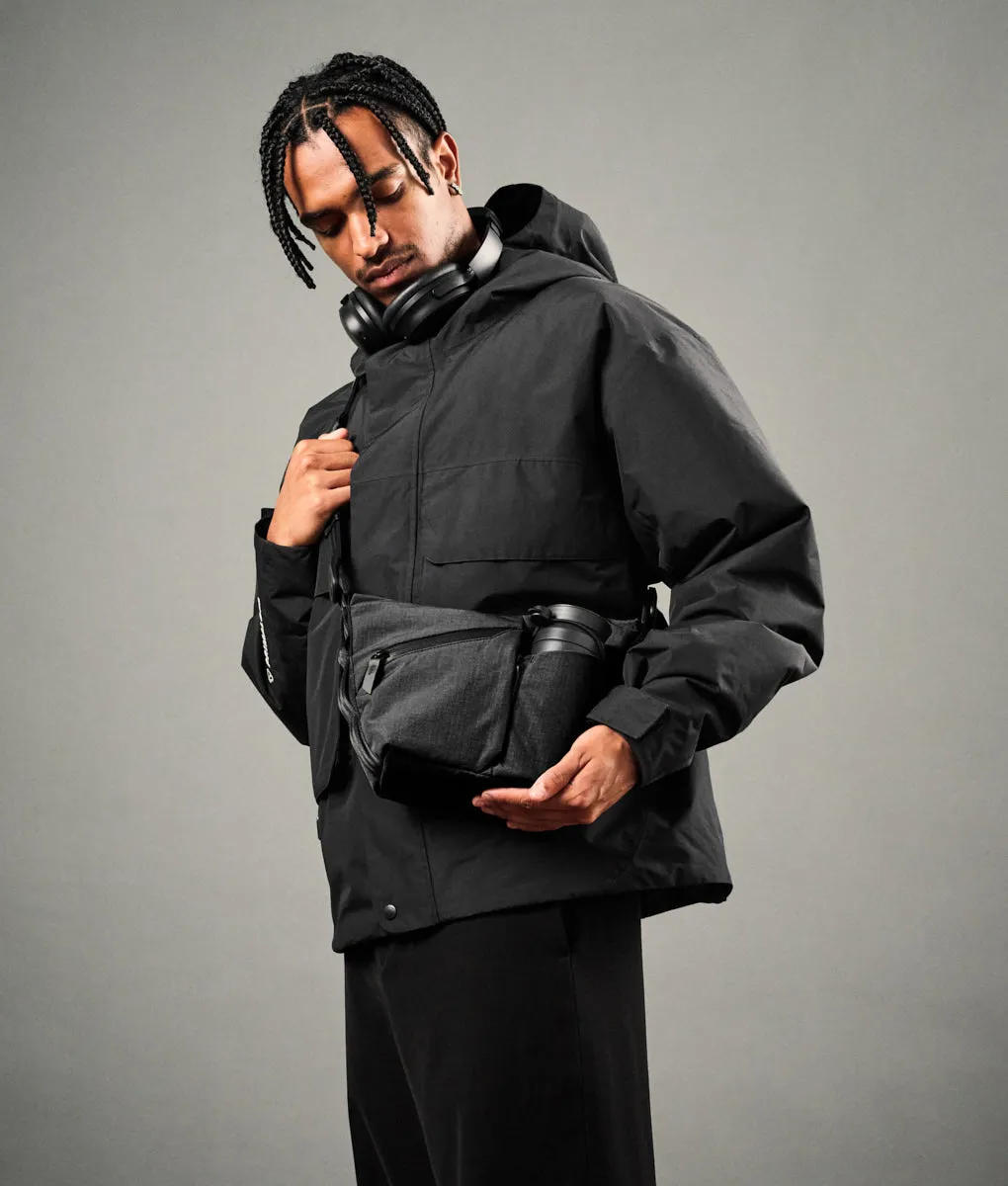 Alpaka Flow Satchel 2L skuldertaske sort kompakt