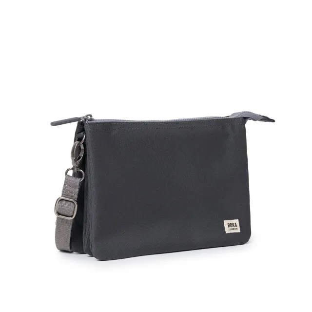 Roka London Carnaby crossbody taske faded black XL pungtaske