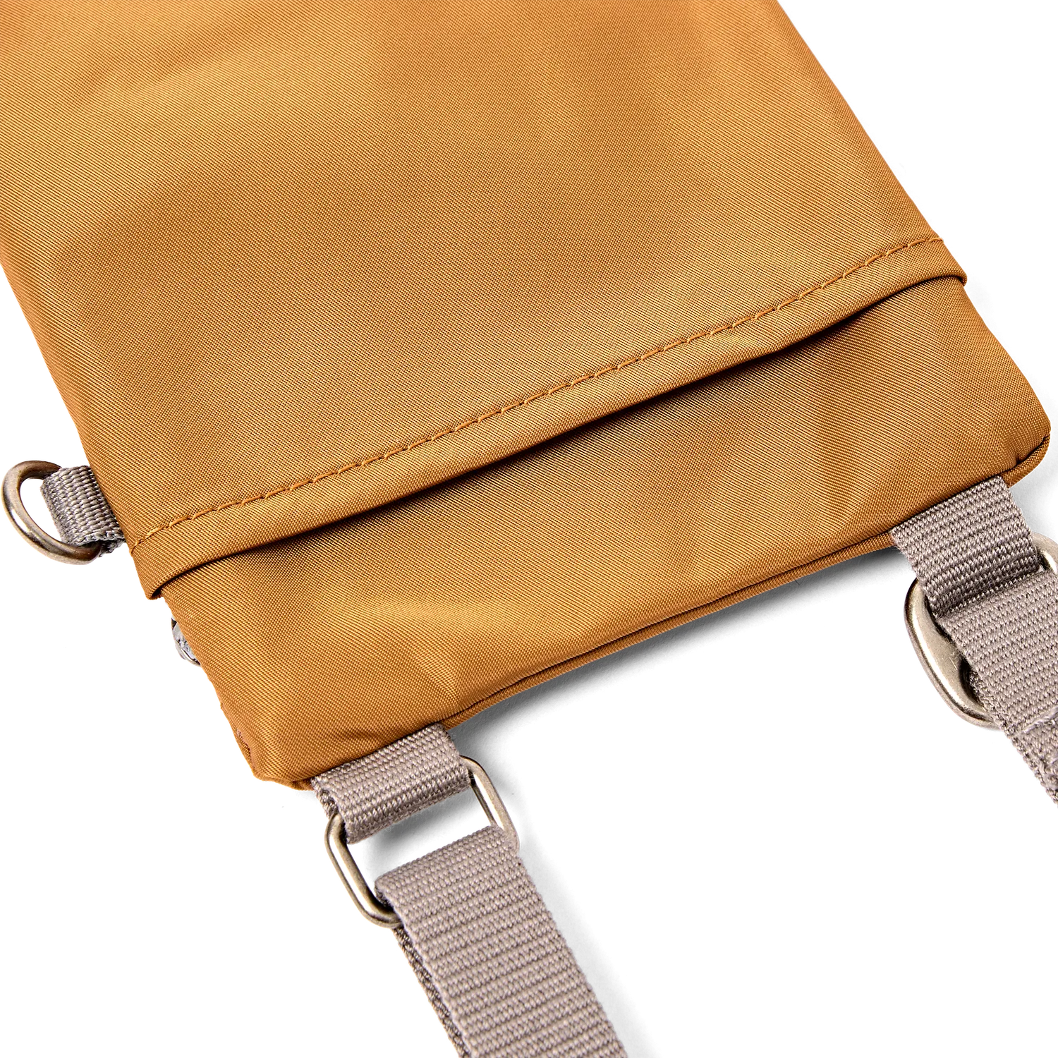 Roka London Chelsea crossbody taske biscuit XS 0,3 liter