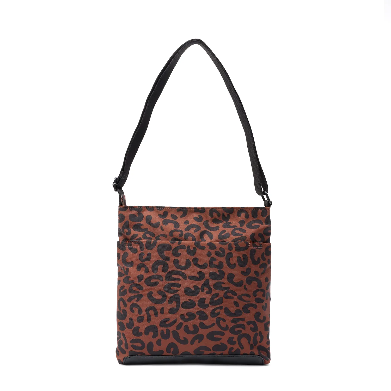 Roka London Kennington crossbody taske Scarlet Leopard