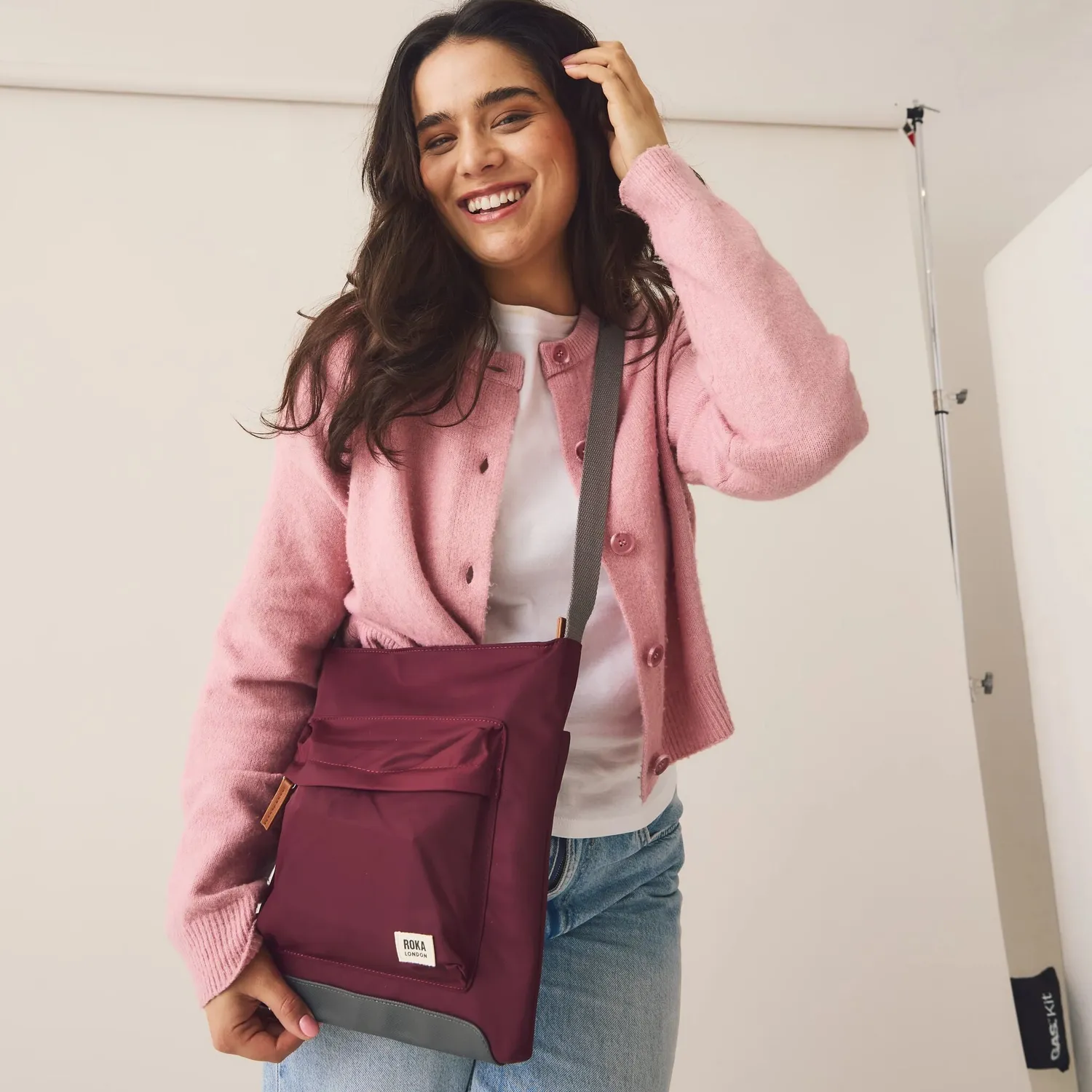 Roka London Kennington crossbody taske Mulberry Medium
