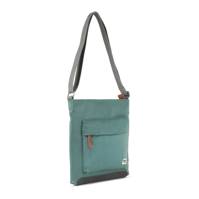 Roka London Kennington skuldertaske Sage Medium vegansk