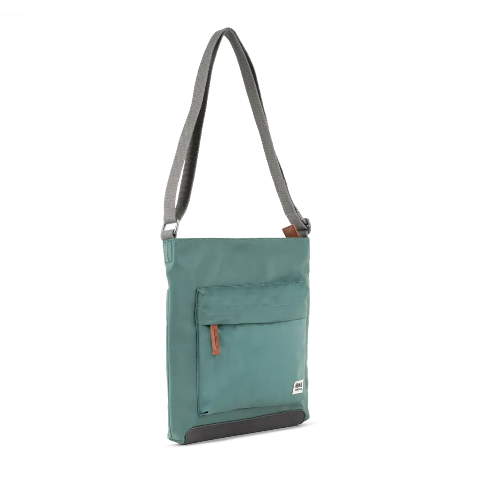 Roka London Kennington skuldertaske Sage Medium vegansk