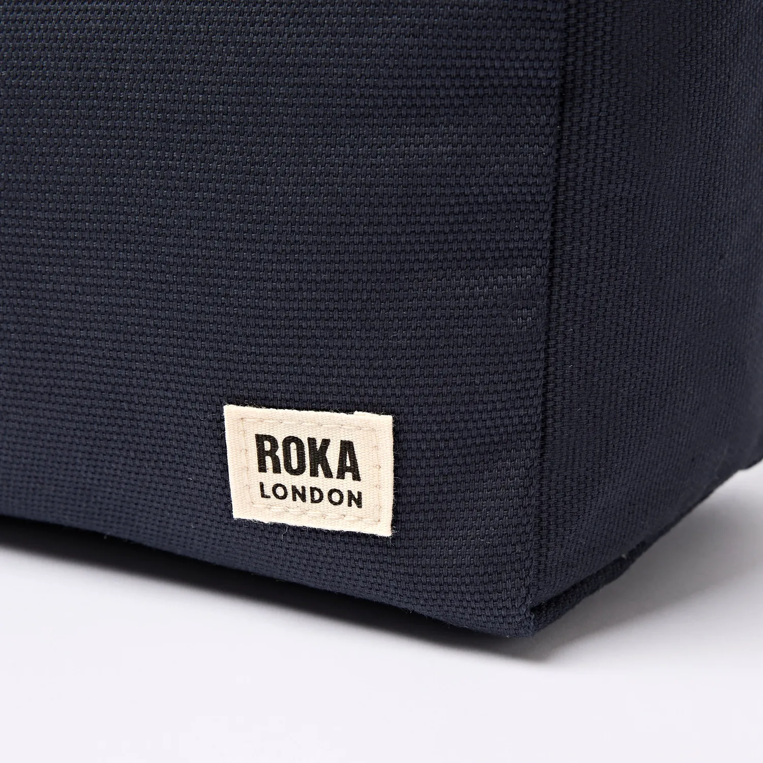 Roka London Maygrove Smoke toilettaske Small grå