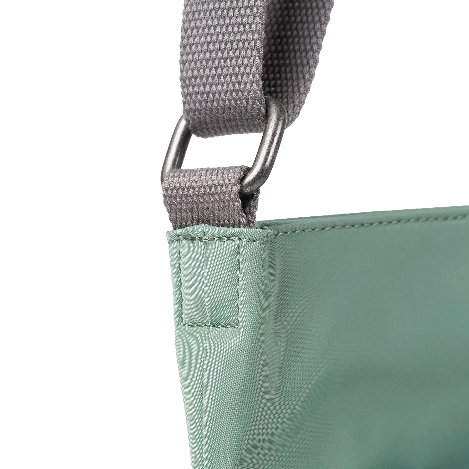 Roka Kennington skuldertaske Frost Medium nylon