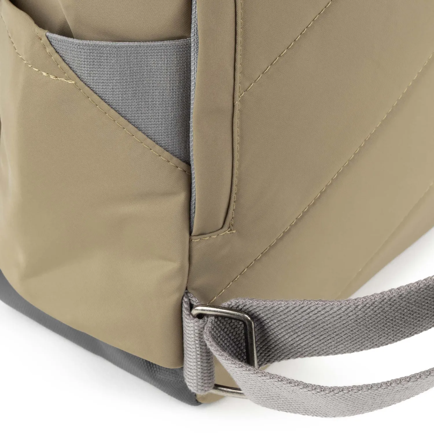 Roka London Canfield Roll Top rygsæk Taupe Small 9,8 liter