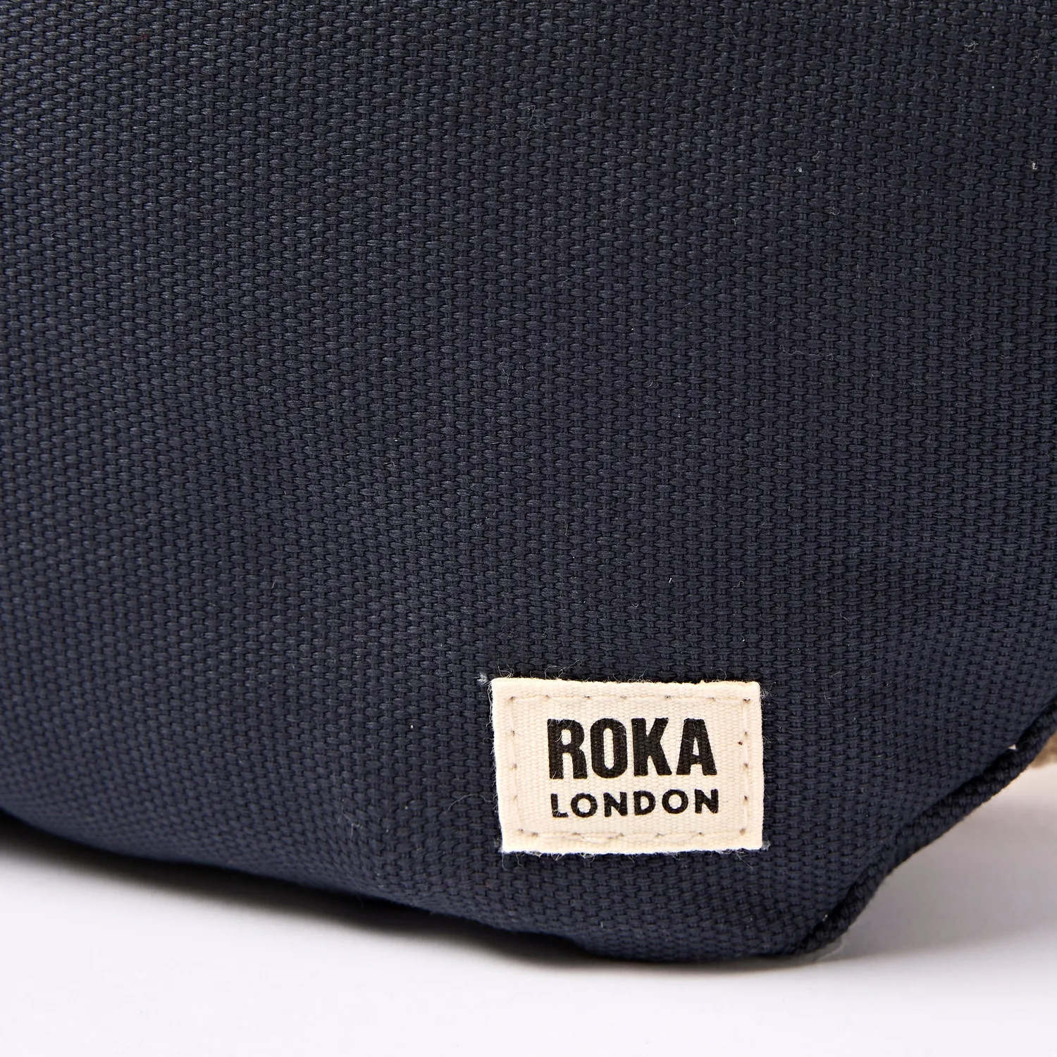 Roka London Mill Hill bæltetaske Small grå 3,7 liter